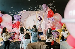 Magicians for hire. Bubble show for hire