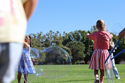 Bubble hands on and bubble play for events